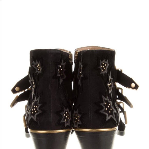 Chloe 🖤 - Picture 4 of 7